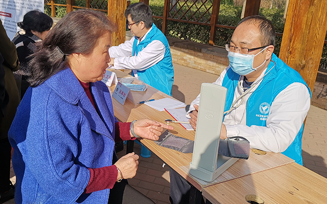 【学雷锋日】乐动注册,乐动(中国)举办“爱满京城，牵手智慧家医”志愿服务活动(图5)